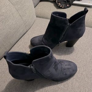 Call It Spring Size 8 Blue booty